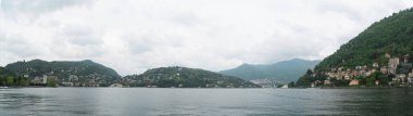 Como gölünden Brunate dağ manzarası.