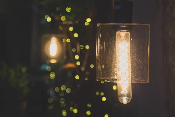 Vacker Vintage lampa på gatan på natten. — Stockfoto