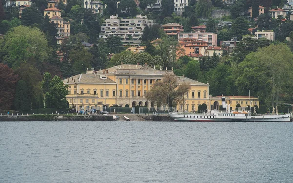 Villa Olmo vicino al lago di Como in Italia . — Foto Stock