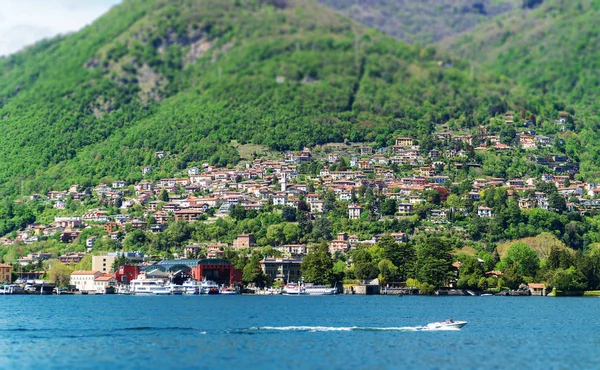 Piękne lato jezioro Como widok krajobrazu we Włoszech. — Zdjęcie stockowe