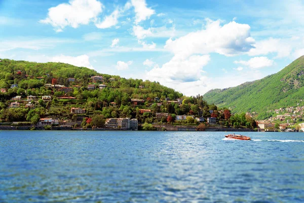 Beautiful summer Como lake landscape view in Italy. — Stock Photo, Image