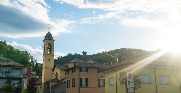 Parroquia de San Jorge en la ciudad de Como, Italia . — Foto de Stock
