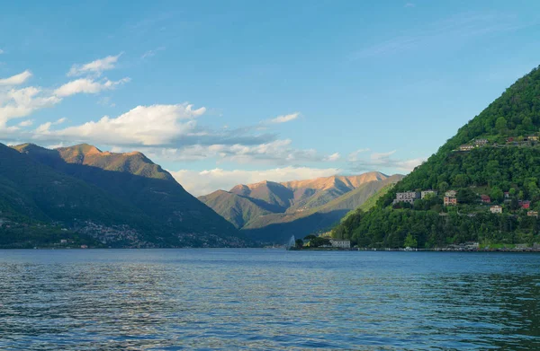 Hermosa vista del paisaje lago Como verano en Italia . — Foto de Stock