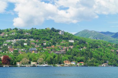 İtalya'da güzel yaz Como göl manzara.