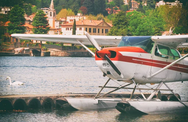 Floatplane ou hidroavião no lago Como. — Fotografia de Stock