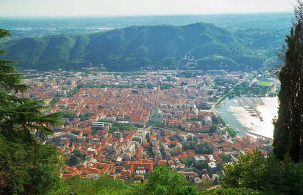 Prachtig uitzicht op de stad Como vanuit Brunate Mountain. — Stockfoto