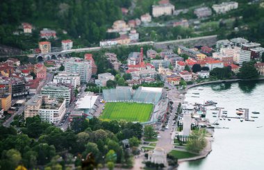 Brunate Dağı'ndan Como stadyumunun görünümü.
