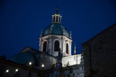 Como şehrinin Roma Katolik katedrali.