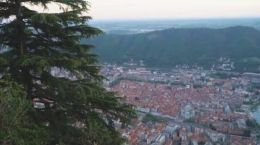 Brunate dağından Como şehrinin güzel manzarası.