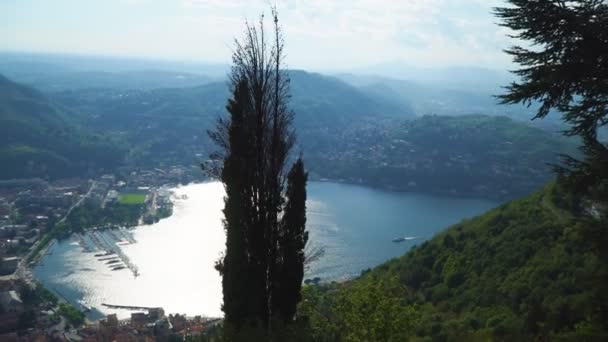 Bela vista da cidade de Como a partir da montanha Brunate . — Vídeo de Stock