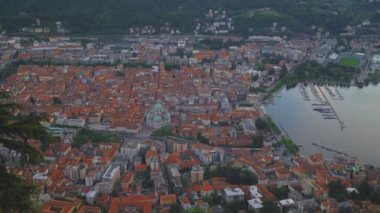 Brunate dağından Como şehrinin güzel manzarası.