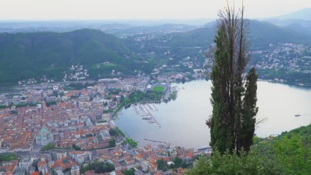 Όμορφη θέα της πόλης Κόμο από το βουνό Brunate. — Αρχείο Βίντεο