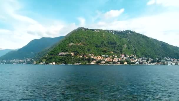 Como Old City View från Comosjön. — Stockvideo