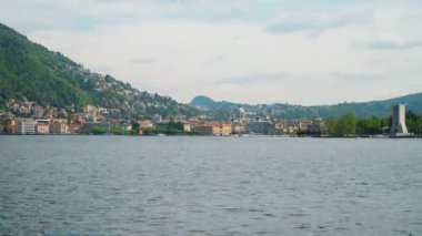 Como gölünden Como eski şehir manzarası.