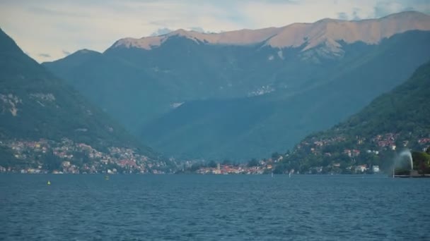 이탈리아의 아름다운 여름 코모 호수 풍경. — 비디오