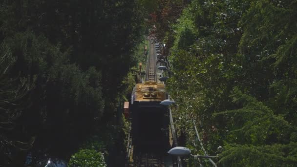 Como Brunate funicular ferroviária na Itália . — Vídeo de Stock