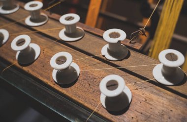 Sargı makinesi. İpliği bobinden hank'e getirmek için el yapımı.