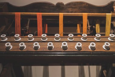 Sargı makinesi. İpliği bobinden hank'e getirmek için el yapımı.