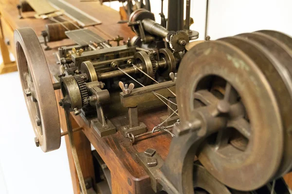 Máquina de encadernação de junco velho para tecelagem . — Fotografia de Stock