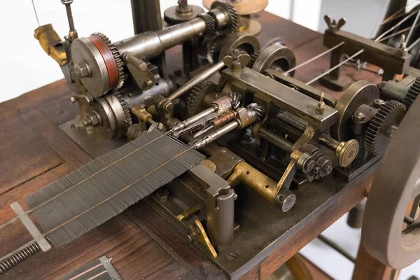 織りのための古いリード結合機械. — ストック写真