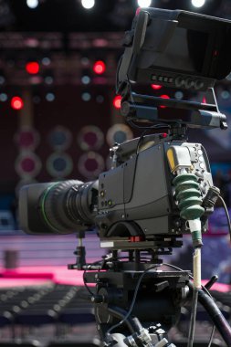 Profesyonel video kamera konser çekmeye hazır.