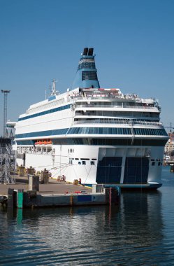 Feribot Tallinn limanında demirledi, Estonya.