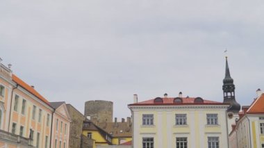 Estonya Parlamentosu ve Alexander Nevsky Katedrali.