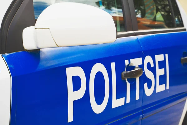 Естонський поліцейський автомобіль на вул. Крупним планом. — стокове фото