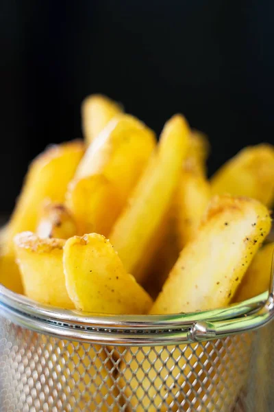 Comida rápida. Batatas fritas no restaurante . — Fotografia de Stock