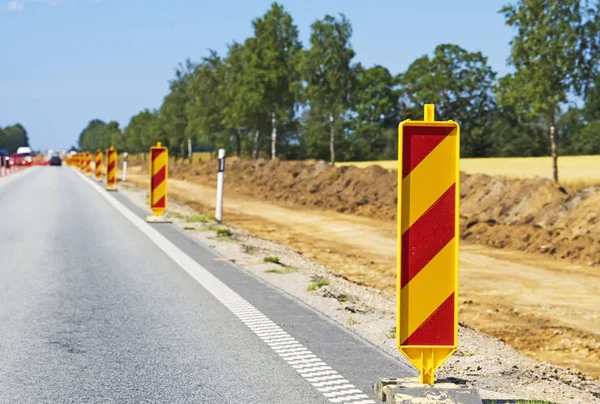 Warning signs along the road. Road reconstruction. — Stock Photo, Image