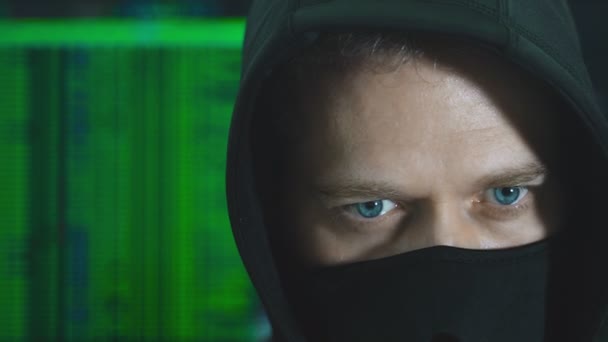 Hacker Com Máscara Preta Conceito Pirataria Segurança Internet — Vídeo de Stock