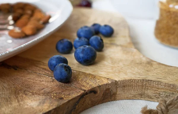 Tahtada yabanmersini var. Yakın çekim görünümü.