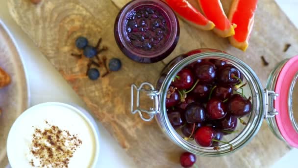 Petit Déjeuner Sain Porridge Flocons Avoine Avec Toasts Fruits — Video