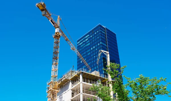 Der Bau Eines Modernen Wolkenkratzers Der Innenstadt — Stockfoto