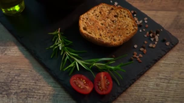 Tradiční Studená Španělská Rajčatová Gazpacho Polévka — Stock video