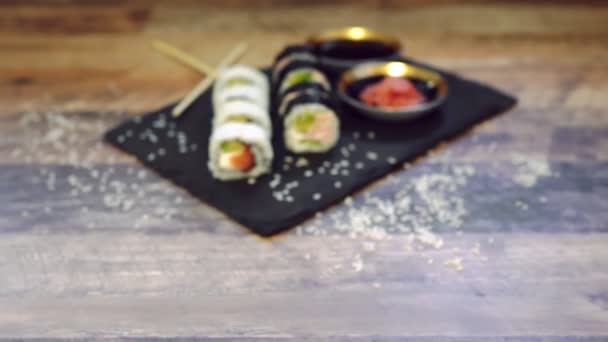 Set Rollos Sushi Con Palillos Comida Japonesa — Vídeos de Stock