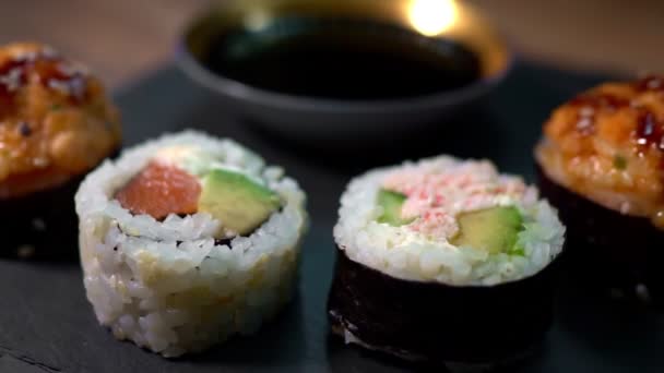 Set Rollos Sushi Placa Negra Comida Japonesa — Vídeos de Stock