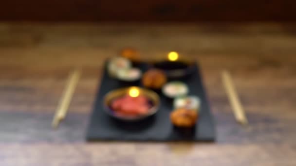 Set Rollos Sushi Placa Negra Comida Japonesa — Vídeo de stock