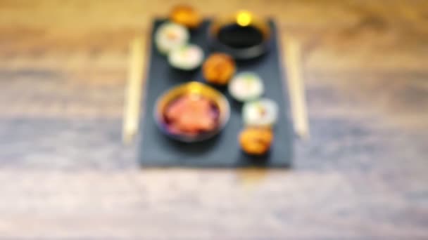 Set Rollos Sushi Placa Negra Comida Japonesa — Vídeo de stock