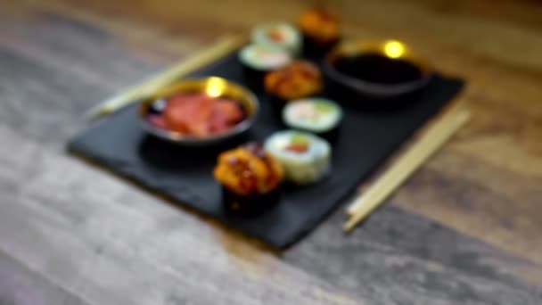 Set Rollos Sushi Placa Negra Comida Japonesa — Vídeos de Stock