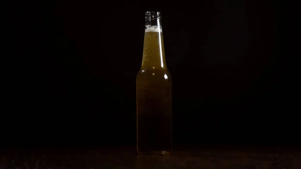 Μπουκάλι Μπύρας Που Άνοιξε Πρόσφατα Τόπος Για Μήνυμά Σας — Φωτογραφία Αρχείου