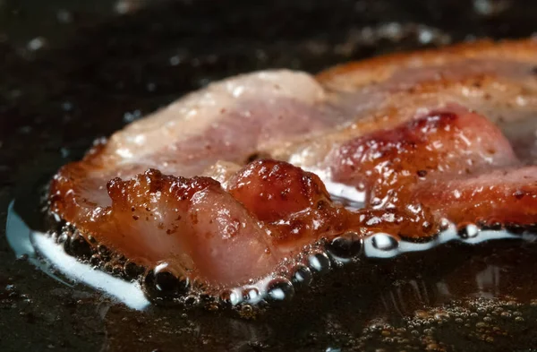 Tampilan Makro Dari Potongan Bacon Dalam Penggorengan Panci — Stok Foto