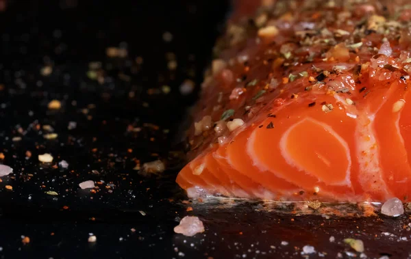 Trozo Filete Salmón Con Especias Listo Para Salar — Foto de Stock