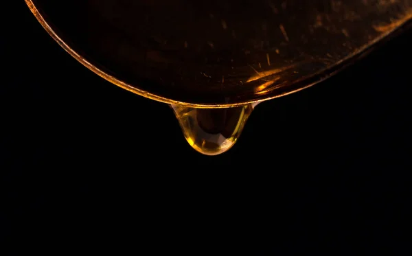 Tropfen Olivenöl Tropft Vom Löffel — Stockfoto