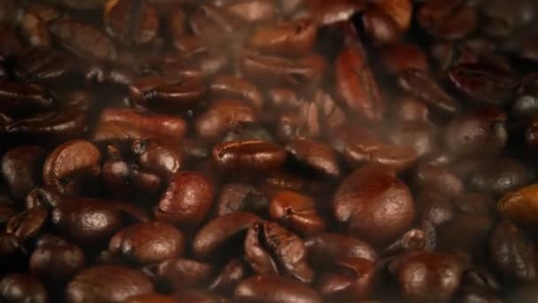 Boabe Cafea Proaspăt Prăjite Fum — Videoclip de stoc