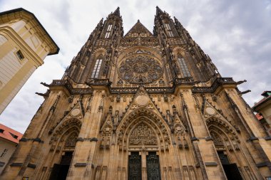 Prag Kalesindeki Gotik Aziz Vitus Katedrali.