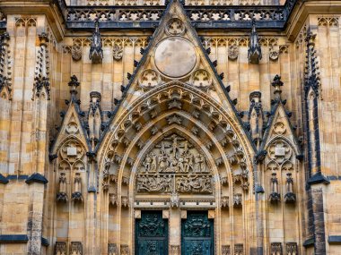 Prag Kalesindeki Gotik Aziz Vitus Katedrali.