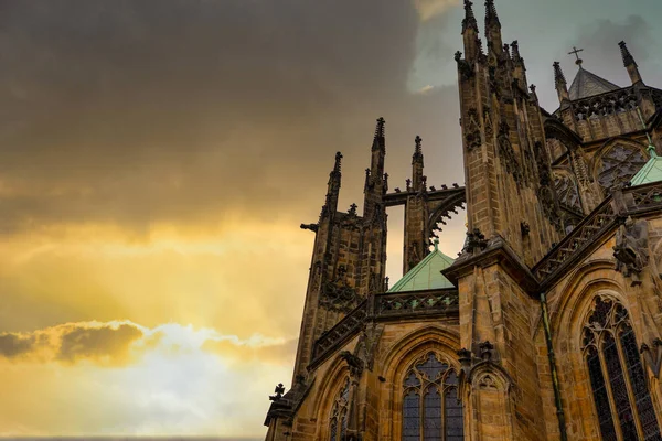 Prag Kalesindeki Gotik Aziz Vitus Katedrali.
