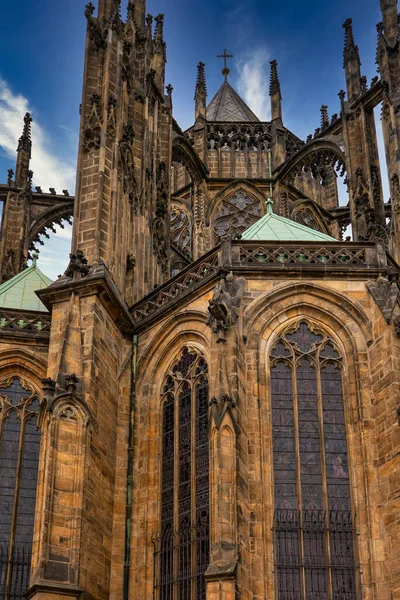 Prag Kalesindeki Gotik Aziz Vitus Katedrali.