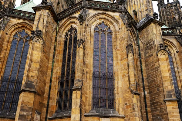 Prag Kalesindeki Gotik Aziz Vitus Katedrali.